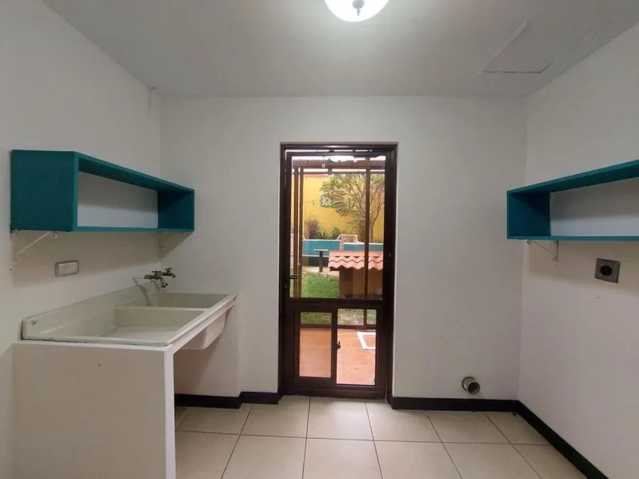 Venta de Casa en Montes de Oca, San José. RAH 25-1242 - Venta en Montes de Oca — photo 2