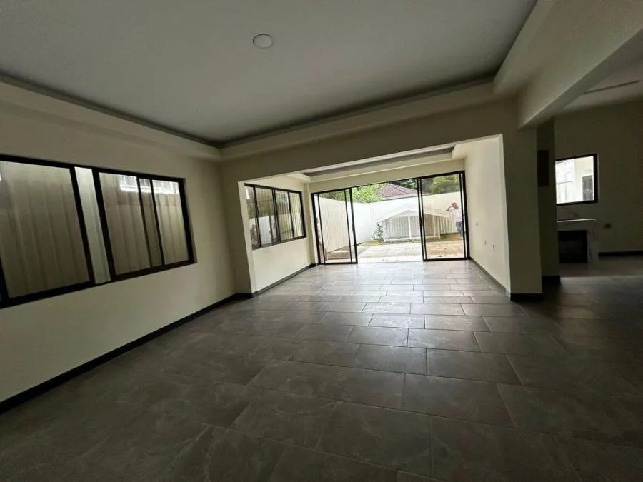 Venta de Casa Independiente con Uso de Suelo Mixto en Santa Ana, San José. RAH 26-360 REBAJADO - Venta en Santa Ana