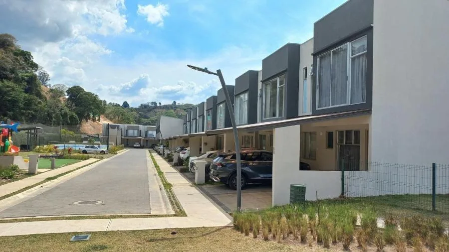 Venta de Casa en Condominio Ayarco Blvd La Unión  MGA - Venta en La Unión
