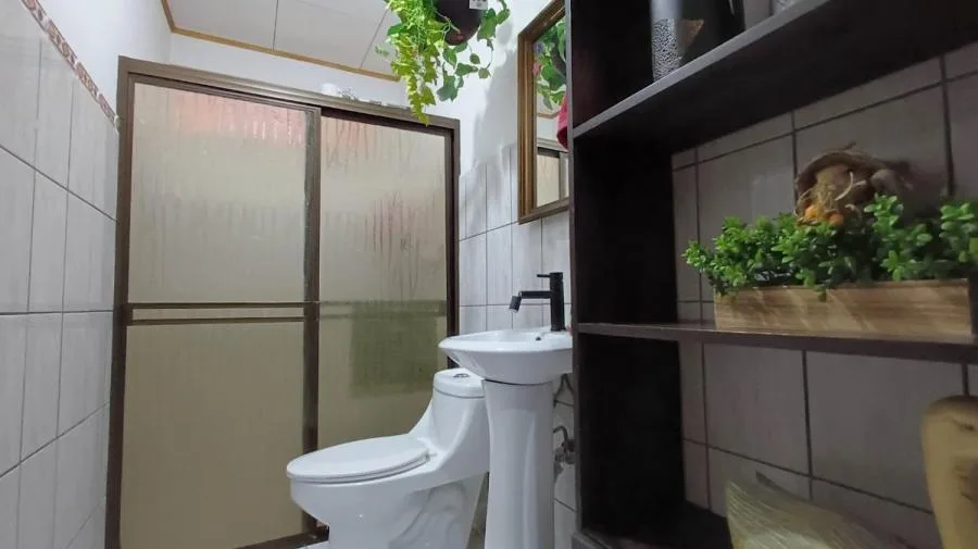 Venta de Casa + APTO en Ipis, Goicoechea. - Venta en Goicoechea — photo 3