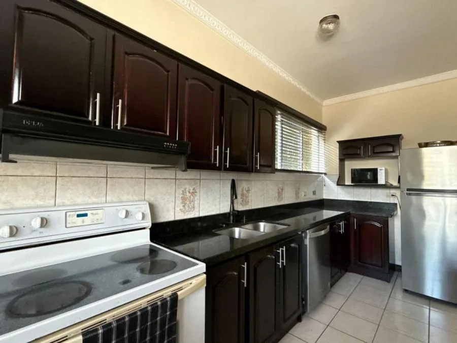 Alquiler de Esplendida Casa en Mora, San José / Mls. 25-2050 OFC JB - Alquiler / Renta en Mora — photo 2