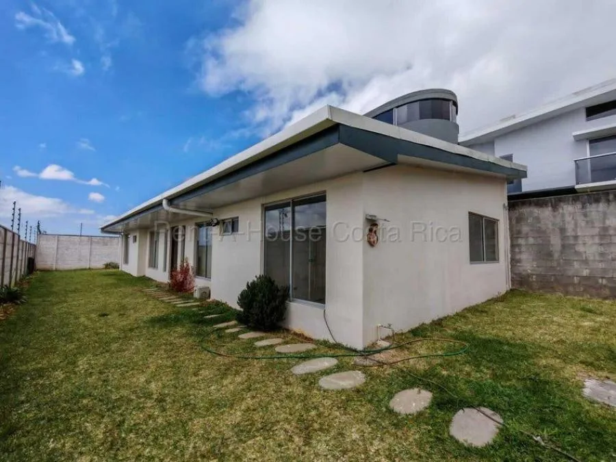 Alquiler de Propiedad con 2 Apartamentos en San Isidro de Heredia. RAH 26-1621 - Alquiler / Renta en San Isidro