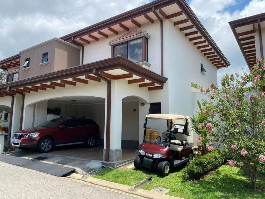 Casa en Venta en La Guácima, Alajuela RAH #23547 - Venta en Guácima