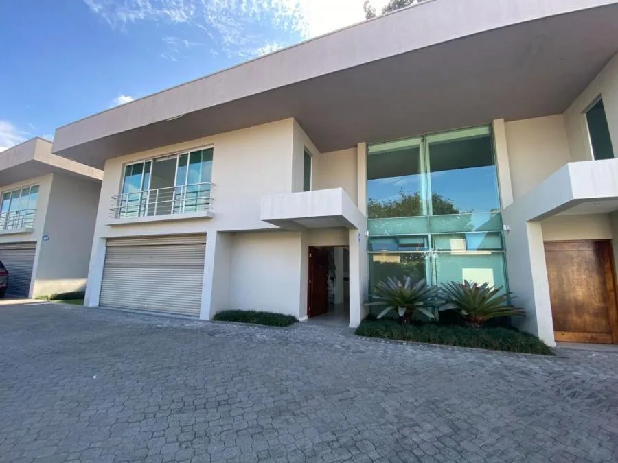 Venta de Excelente Edificio en Escazú de con 4 apartamentos tipo town house / OFC Mls. 25-560 - Venta en Escazú
