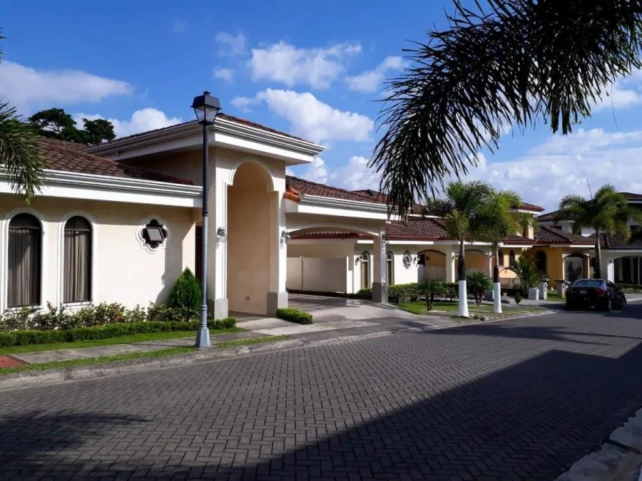 Casa en Venta en Santo Domingo, Heredia RAH #222407 - Venta en Santo Domingo