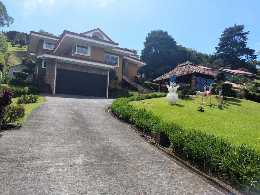 Venta de casa en San Jeronimo Moravia en lote de 2.238 m2 - Venta en Moravia