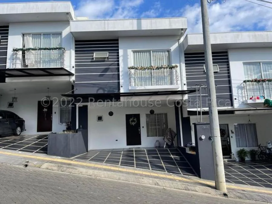 VENTA DE CASA EN SANTO DOMINGO DE HEREDIA CL22-2265 - Venta en Santo Domingo