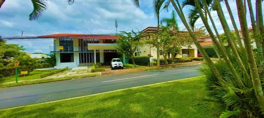 Casa en Venta en Pozos, Santa Ana RAH #2362 - Venta en Pozos