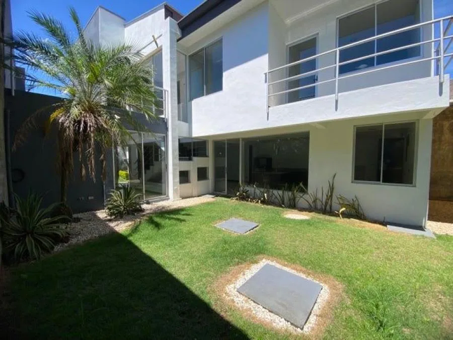 Venta de Casa de San José, Alajuela. RAH 25-358 - Venta en San José