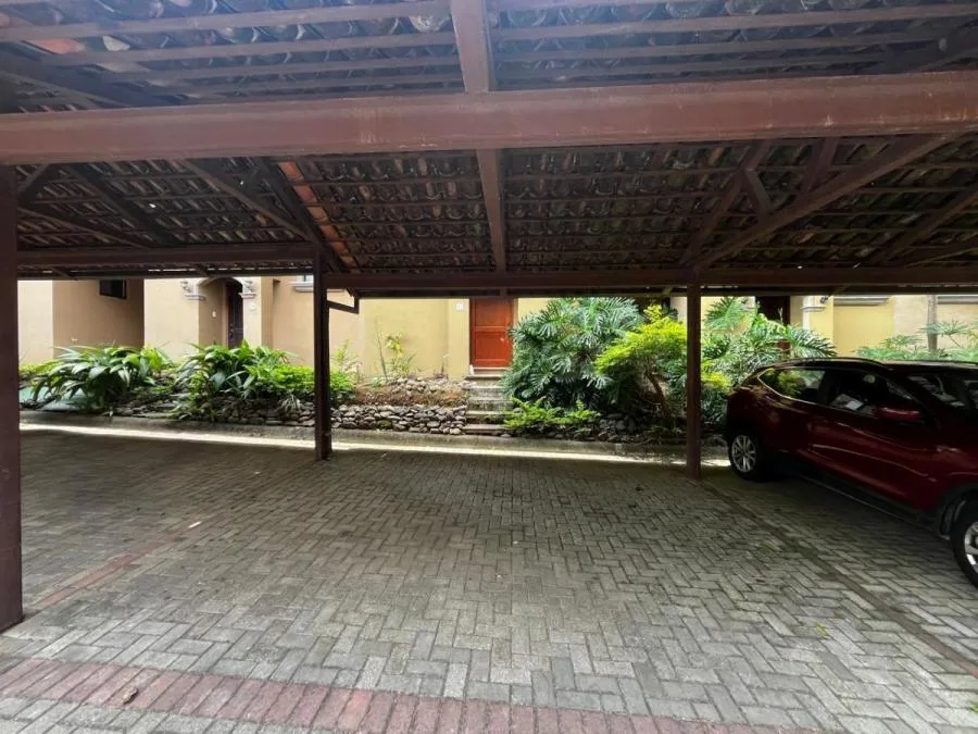 Venta de Casa en Mora-Colón, San José. RAH 26-494 - Venta en Colón