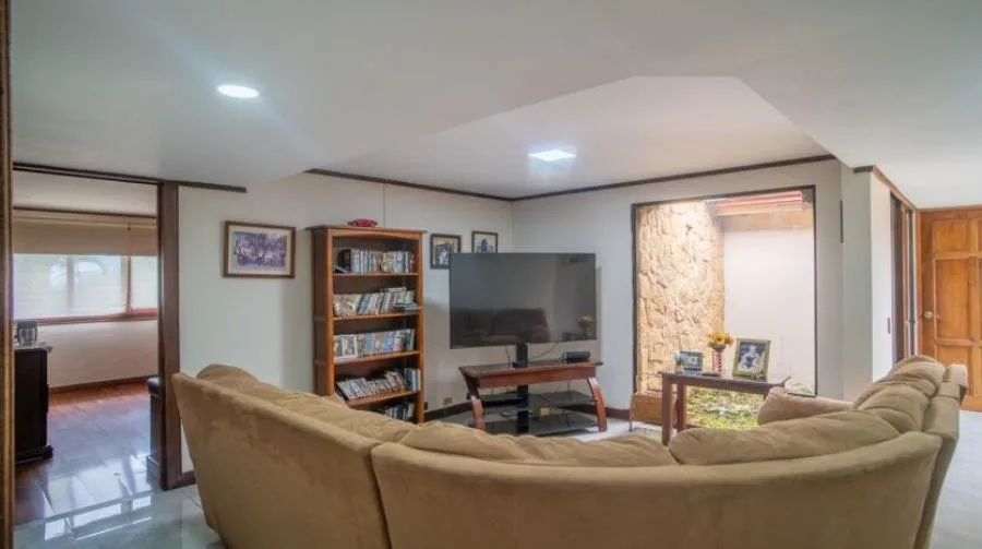 Venta de casa con apartamento independiente en San Rafael, Montes de Oca $590,000 #FR004  - Venta en San Pedro — photo 4