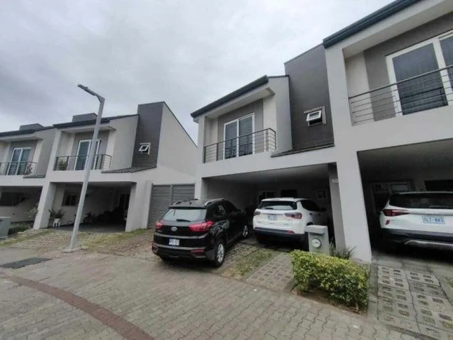 Venta de Casa en Escazú, San José. RAH 24-1529 - Venta en Escazú