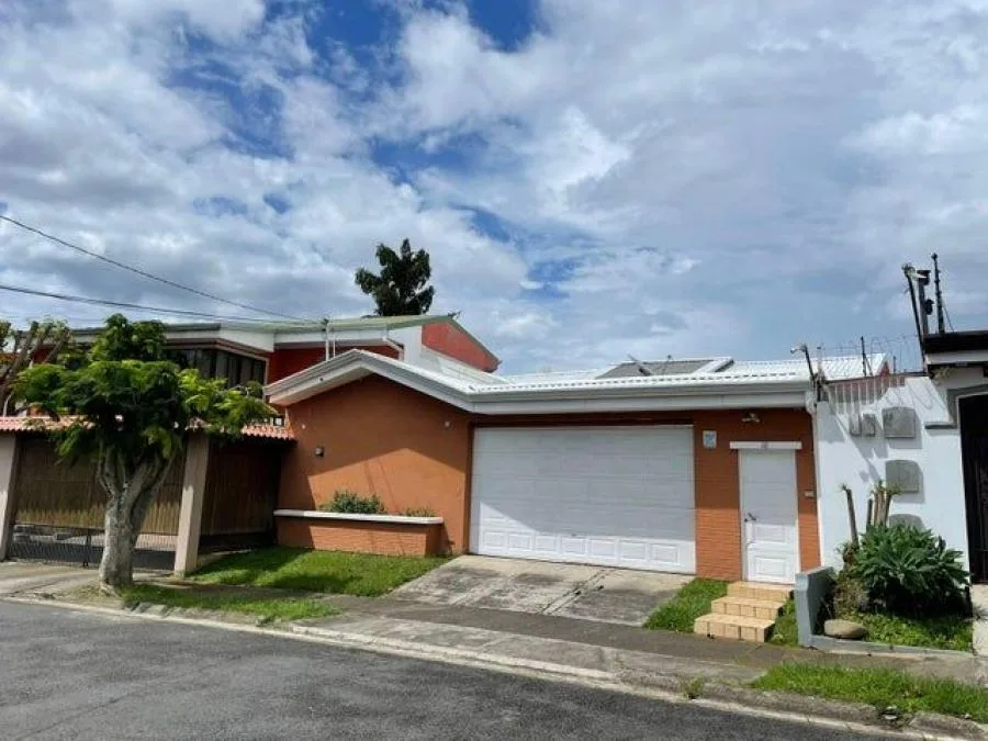 Venta de Casa en Rohrmoser, San José. RAH 25-113 - Venta en Pavas