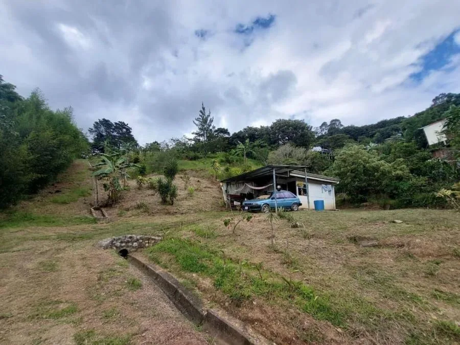 Amplio local comercial de 3 niveles con alto potencial para múltiples negocios #26-922 GS - Venta en Desamparados
