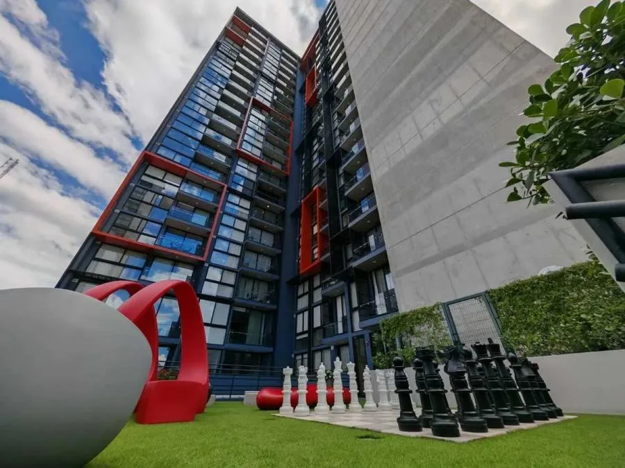 Alquiler de apartamento amoblado y equipado en Torre Bo Escalante, San José US$ 1,375 #UE1918 - Alquiler / Renta en San Vicente