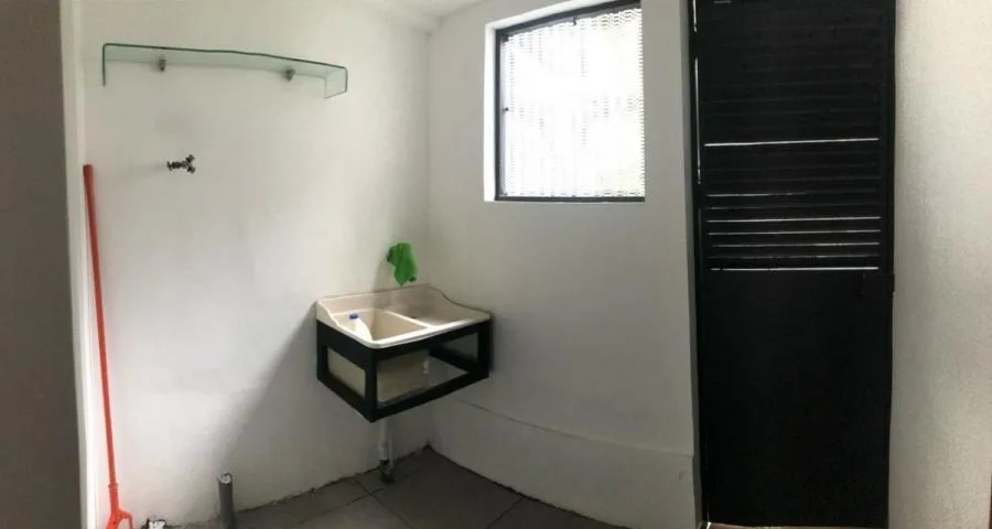 En Venta Elegante Casa + APTO en San Juân de Tibâs. - Venta en Tibás — photo 2