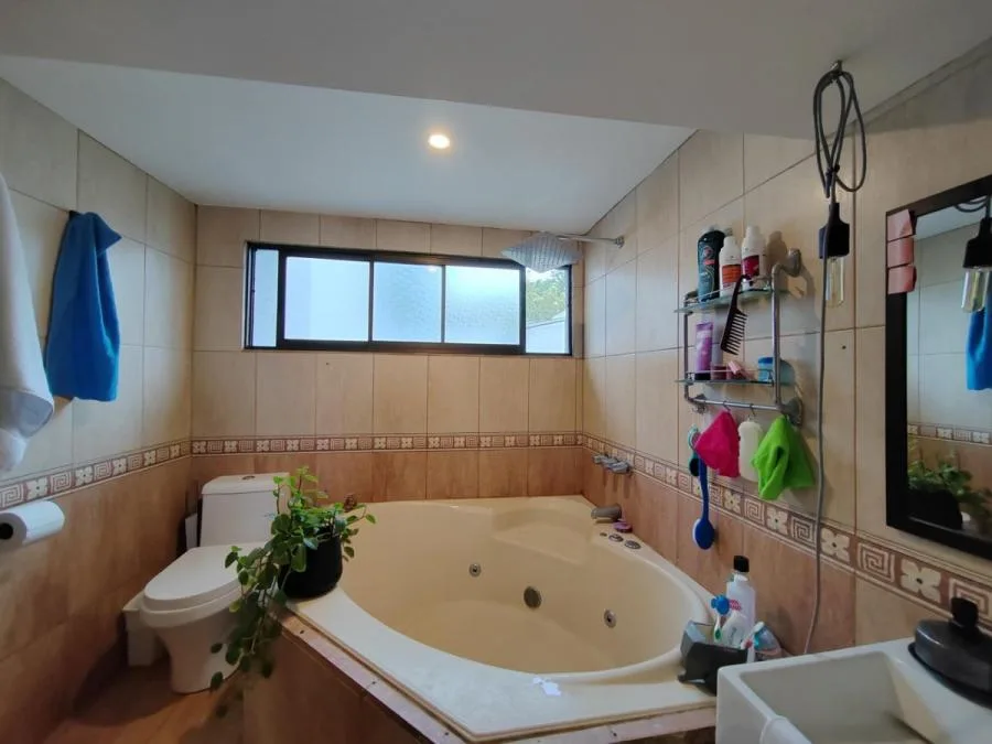 En Venta Elegante Casa + APTO en San Juân de Tibâs. - Venta en Tibás — photo 5