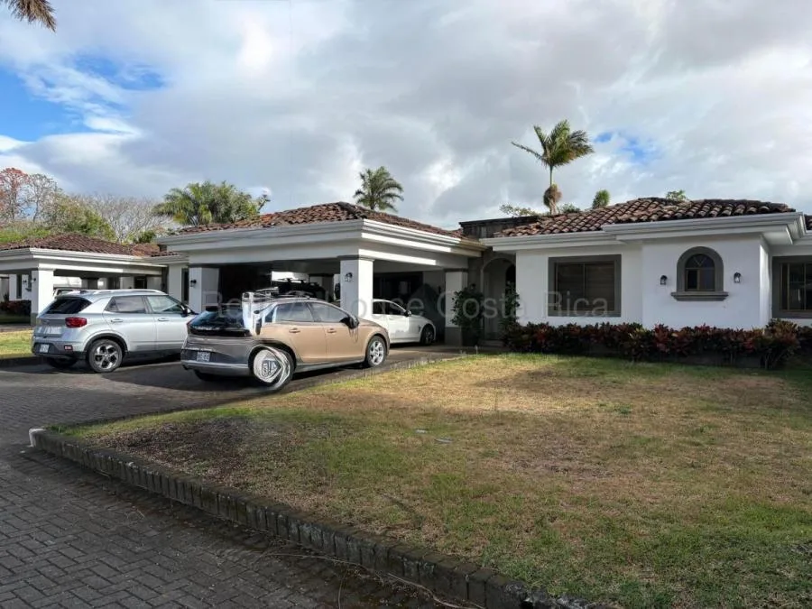 Hermosa casa de una planta con jardín en exclusivo condominio #26-1494 GS - Venta en Belén