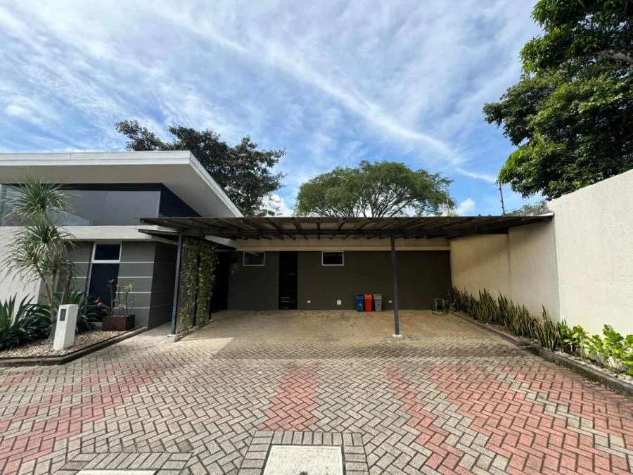 Venta de Casa en Mora, San José.  - Venta en Colón