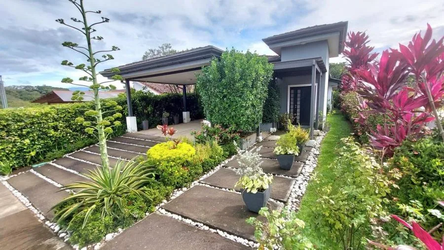 VENTA DE CASA EN LA GUACIMA PBR - Venta en Guácima