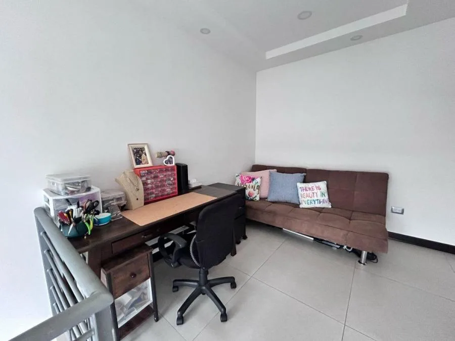 Oportunidad en Santa Ana: Vista Panorámica + Alta Rentabilidad en Condominio Premium - Venta en San José — photo 3