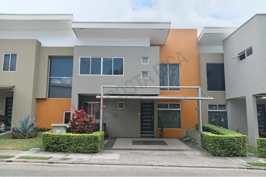 Venta de casa en condominio Trocadero, Santa Ana US$ 240.000 #6234 - Venta en Santa Ana