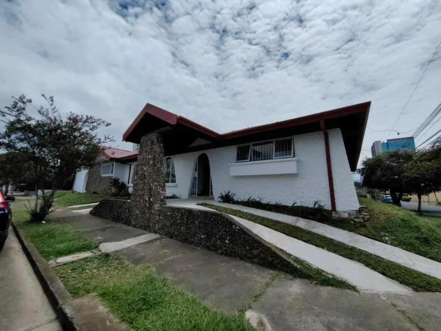 CASA EN ALQUILER EN SABANA SUR, SAN JOSÉ RAH 24882  - Alquiler / Renta en Mata Redonda