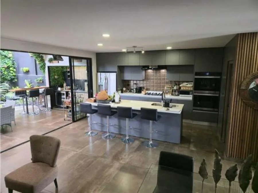 Casa en venta en San José, Escazú, Guachipelín. 5PVV9210292 - Venta en Escazú