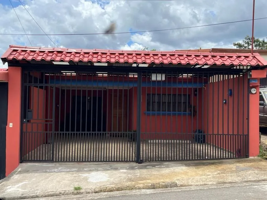 CASA VENTA EN URB. PUNTA DEL ESTE, DESAMPARADOS, ALAJUELA RAH 24524  - Venta en Desamparados