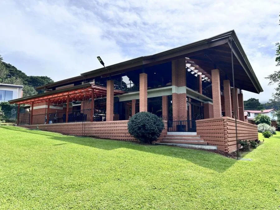 Preciosa Casa en Venta, Ubicada en San Rafael de Heredia / OFC Mls. 25-38 - Venta en San Rafael
