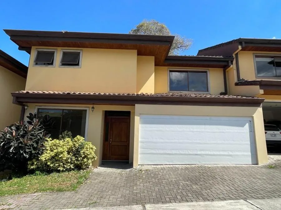 Amplia Casa en Venta en Santa Ana, San José. RAH 24-1025 - Venta en Santa Ana