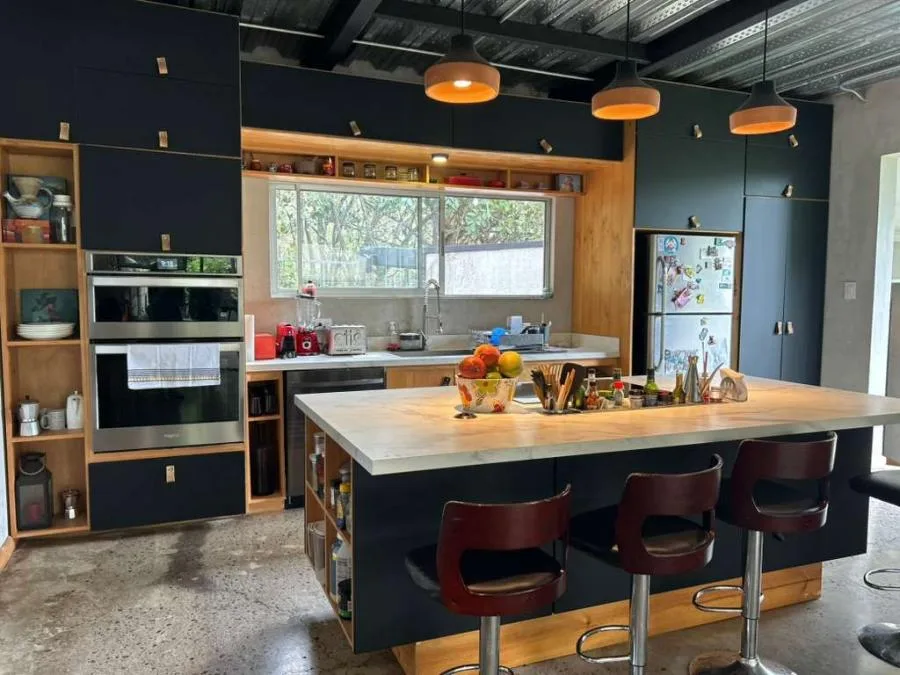 Casa única en su estilo a la Venta en El Rodeo (AC MLS#26-1329) - Venta en Colón