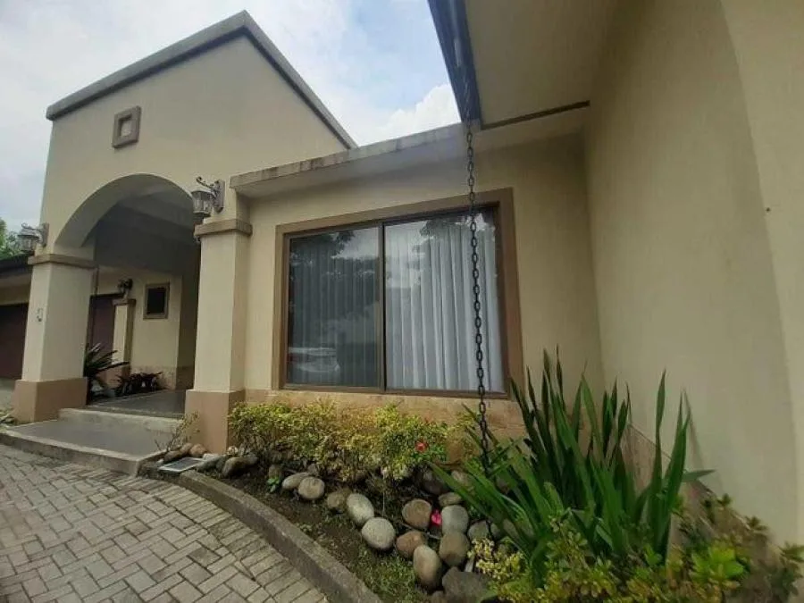 Alquiler de Casa en Rio Oro, Santa Ana. - Alquiler / Renta en Santa Ana
