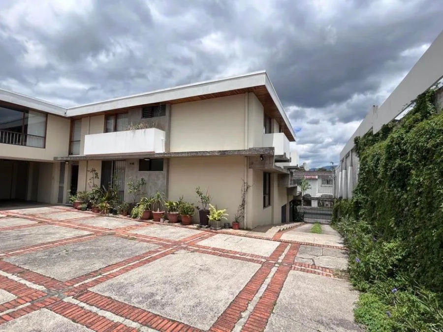 MLS-25-1900 LS VENTA PROPIEDAD CON 5 APARTAMENTOS SAN PEDRO MONTES DE OCA - Venta en San Pedro