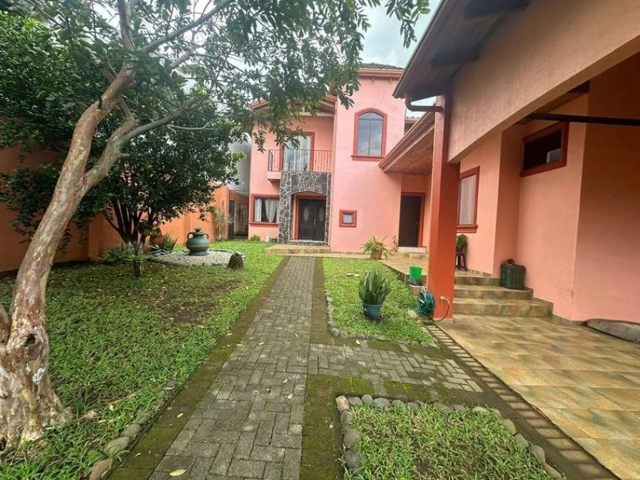 Venta de Casa en Flores de Heredia. RAH 25-604 - Venta en Flores
