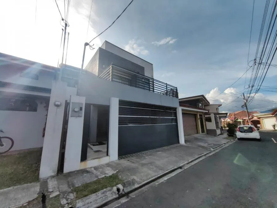 Alquiler de casa con amplios espacios en residencial privado Villa Andrea RAH 231676 - Alquiler / Renta en Vasquez de Coronado — photo 4