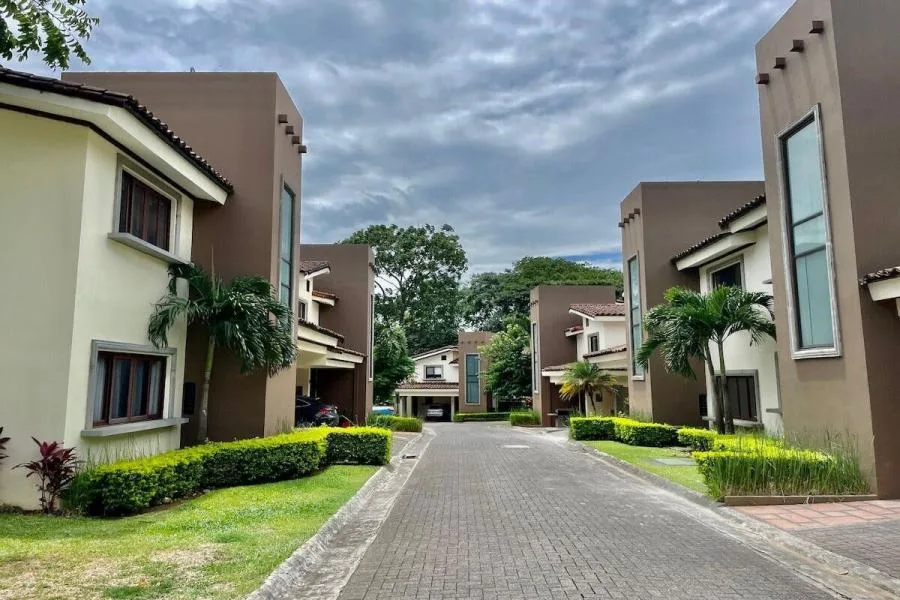 Venta de casa en condominio Ciudad Colón - Venta en Mora