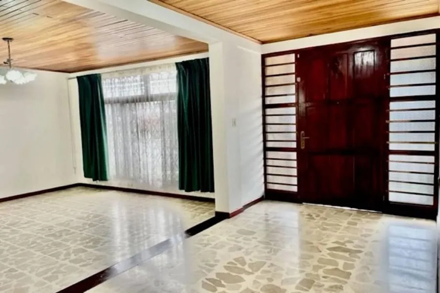 Venta de casa con uso mixto en Los Yoses, San José #RC1935 $275.000 - Venta en San Pedro — photo 2