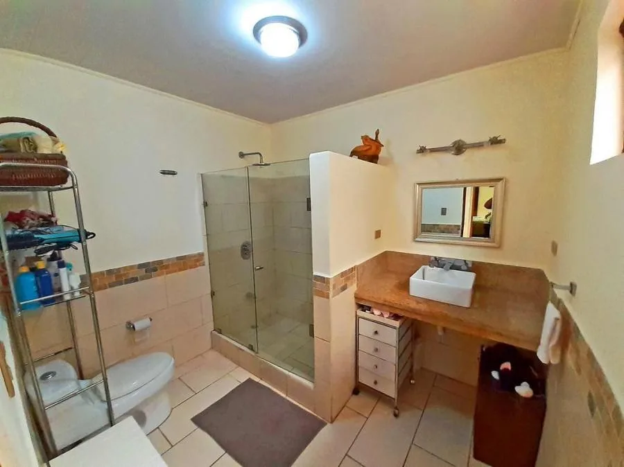 Casa de 312 m2, 3 Hab. y Oficina, Uso de Suelo Mixto, San Pedro - Venta en Montes de Oca — photo 2