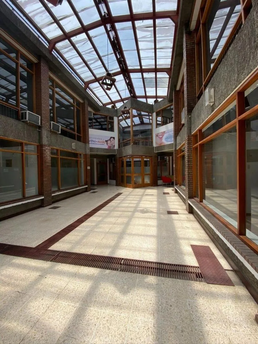 Se alquila centro comercial en Escazú. RAH 23-3148 - Alquiler / Renta en Escazú