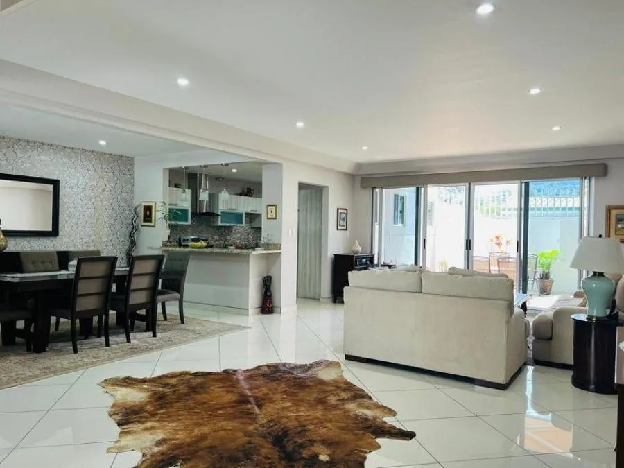 VENTA DE CASA EN CONDOMINIO TIRRENO SAN RAFAEL DE ESCAZU PBR - Venta en Escazú