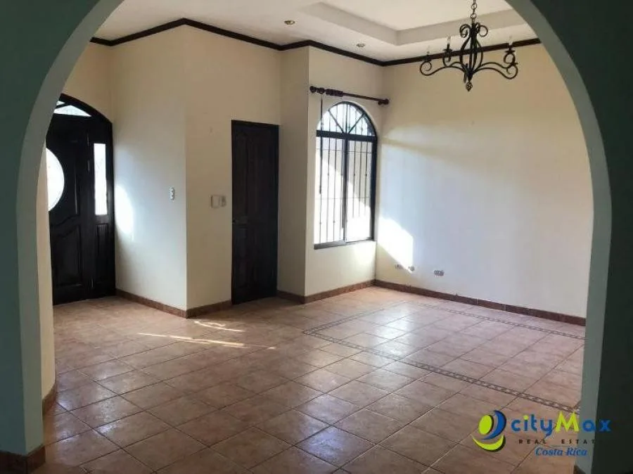 En Venta Amplia Casa En La Zona De Pozos De Santa Ana!; Idi: 104714 - Venta en Pozos