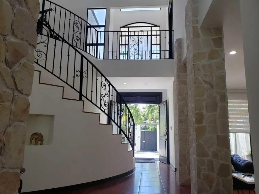 VENTA DE CASA EN  SANTA ANA PIEDADES PBR - Venta en Piedades