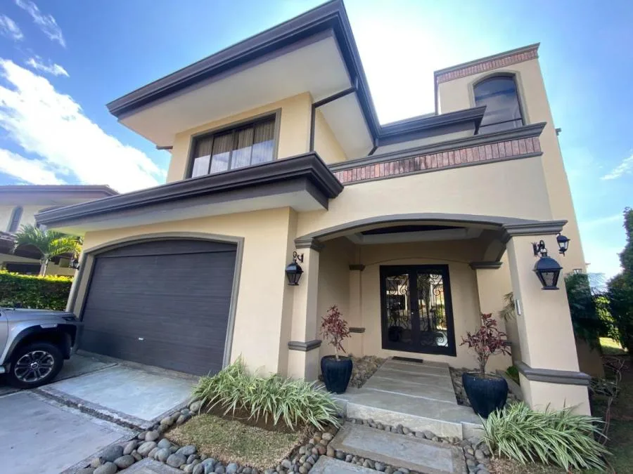 Casa en Heredia ( JR) - Venta en Heredia