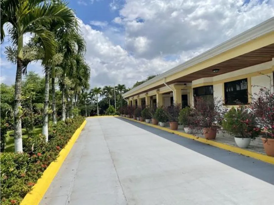 SE ALQUILA EDIFICIO COMERCIAL CON BODEGAS PARA DISTINTOS NEGOCIOS - Alquiler / Renta en San José — photo 2