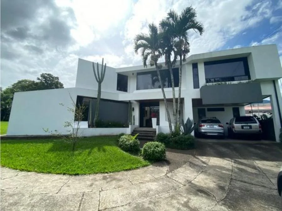 VENTA DE CASA, SAN JOSE, ESCAZU, CONDOMINIO  VILLAGARCIA - Venta en Escazú