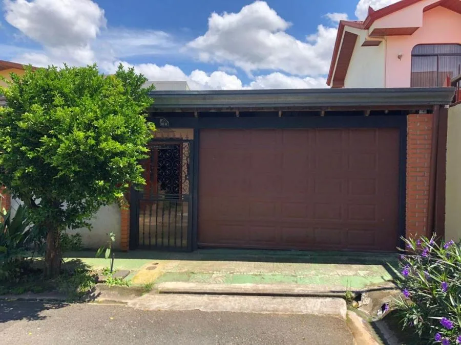 Casa en Venta en Mercedes Norte, Heredia RAH #22142 - Venta en Mercedes