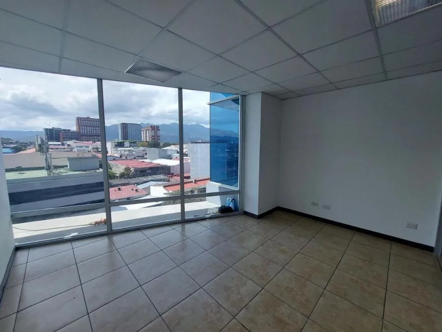 Alquiler de oficina en torres paseo Colon San Jose Centro MGA - Alquiler / Renta en San José — photo 2