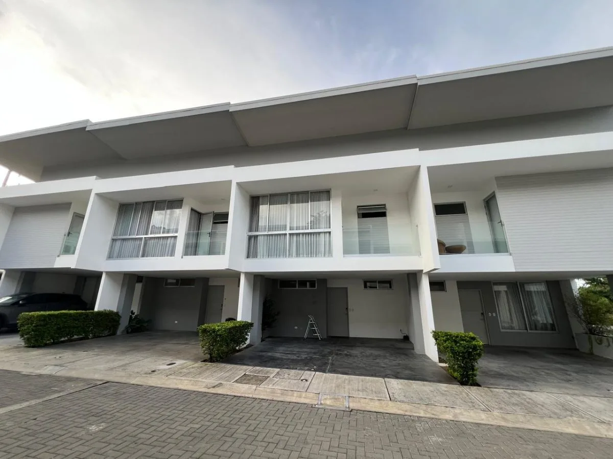 Casa en venta en condominio exclusivo de San Antonio de Escazú #26-706 GS - Venta en Escazú