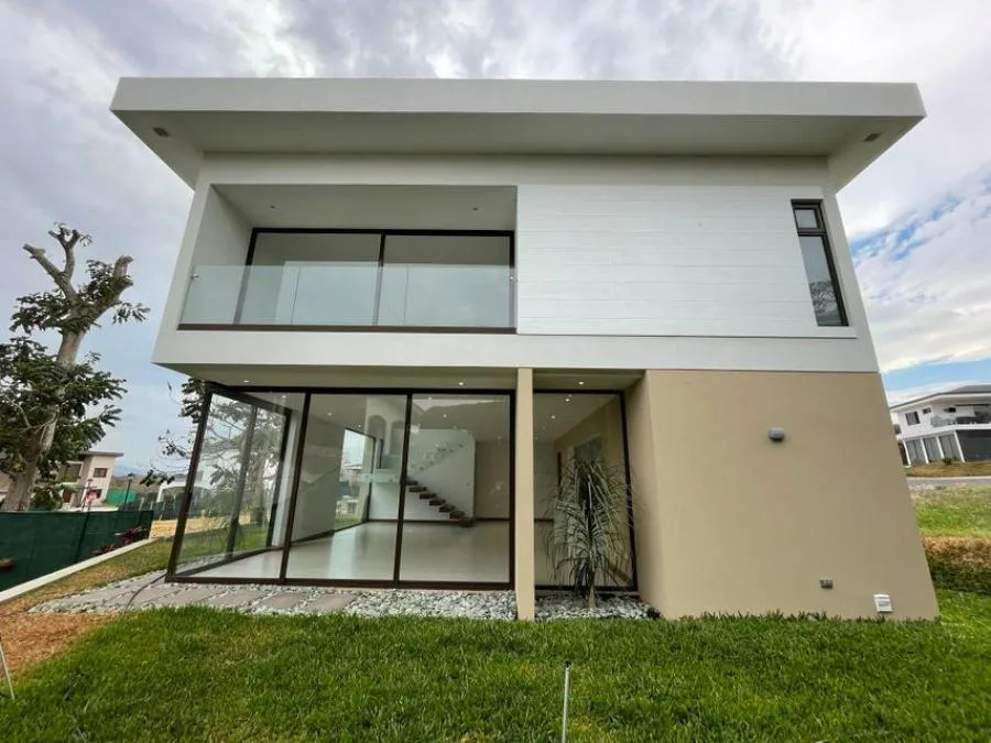 Casa moderna ubicada en condominio Tierras del Cafe, Heredia RAH 23650 - Venta en Ulloa